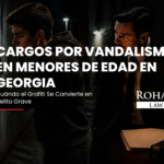 ¿Tu hijo enfrenta cargos por vandalismo en menores de edad en Georgia? Aprende cuándo puede ser un delito grave y cómo proteger su futuro. Consulta gratis con Rohan Law.